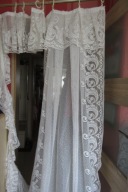 FIRANKA Z BOKAMI Z TAŚMĄ