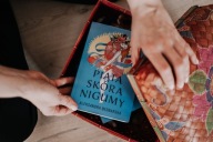 Piąta skóra Nigumy z autografem autorki