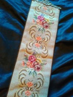 Stary, piękny haftowany wełną kilim, okucia