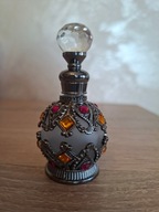 Perfumy z Egiptu w pięknej butelce, róża