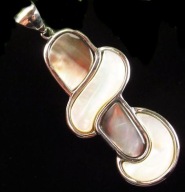 Muszla abalone, oryginalny wisiorek o fantazyjnym kształcie