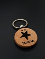 Drewniany brelok Slavia Praga – grawer z logo, prezent dla kibica