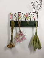 Kolorowy wieszaczek na klucze lub biżuterię.