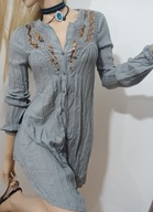 P_a_t_r_i_z_i_a P_e_p_e popielata tunika zapinana na guziki