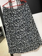 R Spódnica plisowana czerń biało niebieskie kwiaty duża XXL