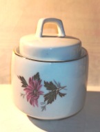 Mała śliczna cukierniczka bułgarska porcelana