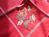 DUŻY CZERWONY OBRUS Z HAFTEM RECZNYM NA BOŻE NARODZENIE - 120 cm x 170 cm