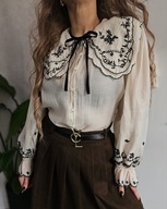 Kremowa bawełniana bluzka z czarnym haftem