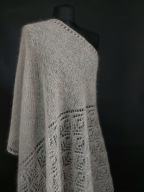 Ręcznie wykonana ekskluzywna chusta z kid moheru i jedwabiu w odcieniu beżu