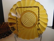 5. Stary szklany talerzyk Ząbkowice kolor miodowy