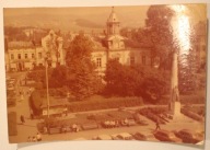 NOWY TARG. Ratusz w rynku oraz pomnik W. Orkana