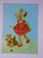 Lalka grająca w klasy z pieskiem maskotką - pocztówka z 1968