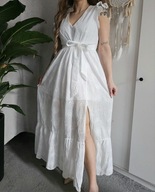 Biała ażurowa sukienka maxi z rozcięciem – lekka i kobieca L