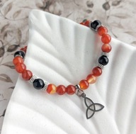 Bransoletka z czerwonym agatem i triquetrą, zapinana na lince, rękodzieło