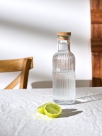 KARAFKA DZBANEK RYFLOWANY 1L Z KORKIEM