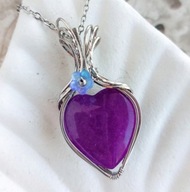 Serce z fioletowym kamieniem, zawieszka ze srebrnej stali, prezent dla żony