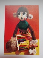Maskotka, pluszak - małpka z liczydłem - pocztówka z lat 70-tych