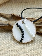 NASZYJNIK z żywicy KAMIENIE KAMIEŃ KSIĘŻYCOWY Biżuteria Artystyczna