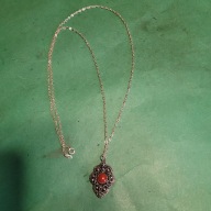 DAMSKI SREBRo 800 pr. WISIOREK z KORALEM i Łancuszkiem 800 pr