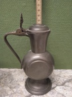 Stary dzbanuszek z cyny - sygnowany