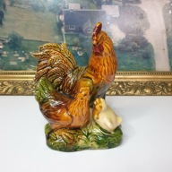 Figurka ceramiczna KOGUT z kurczętami – 19 cm – vintage – rustykalna