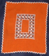 = pomarańczowa serwetka, haft