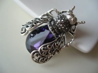 BROSZKA MUCHA OWAD KRYSZTAŁKI