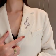 BROSZKA PRZYPINKA PIN girl KLUCZ dama AGRAFKA cyrkonia nuty muzyka