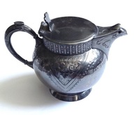 Stary platerowany dzbanek w stylu wiktoriańskim
