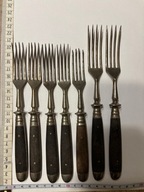 komplet starych widelców z rączkami obłożonymi drewnem