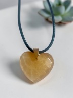 Złote Serce Wisiorek z Żywicy Naszyjnik na rzemyku Handmade serduszko