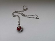 Wisiorek w kształcie serca z kryształami