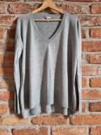 szary sweterek w serek * H&M