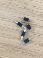 Dioda pojemnościowa KB109B, głowica UHF, kropka zielona