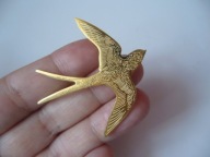 PIĘKNA BROSZKA JASKÓŁKA STAL SZLACHETNA