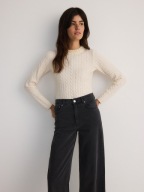 RESERVED sweter pulower ozdobny dekolt kremowy S