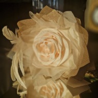 Wieczna róża szampańska , lśniąca duża róża, prezent Bogato zdobiona unikat