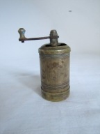 MAŁY MŁYNEK DO PIEPRZU - MOSIĄDZ