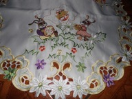 Duży owalny ecrie bieżnik z haftem na wielkanoc - 57 cm x 116 cm