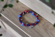 Niebiesko-czerwona bransoletka z kotkiem x Fundacja KOT