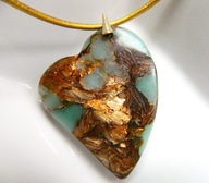Asymetryczne serce, amazonit z bornitem - wisiorek na rzemyku