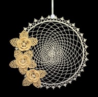 Zawieszka ozdoba na okno szydełkowa 29cm biało-ecru (Z202)