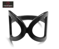 Czarny pierścionek ze wzorem stal R: 13 Natasza_ss