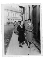 NOWY SĄCZ - KOBIETY NA ULICY JAGIELLOŃSKIEJ