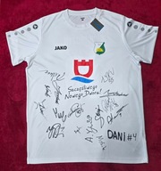Koszulka z autografami graczy ,,Świt" Nowy Dwór Mazowiecki, w ramie.
