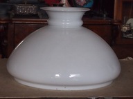 Stary klosz do starej lampy naftowej.