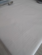 Obrus biały, bawełniany satynowy, żakardowy 140x220 cm Kropki