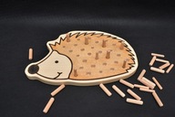 Drewniany Jeżyk Sensoryczny – zabawka edukacyjna z kołeczkami