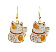 Kolczyki z maneki neko, białe