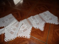 Ładna zazdroska szydełkowa - 26 cm x 118 cm